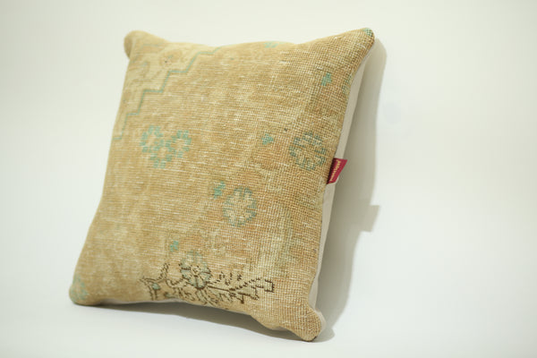 Bohemian Kilim Rug Cushion 24-24 inch